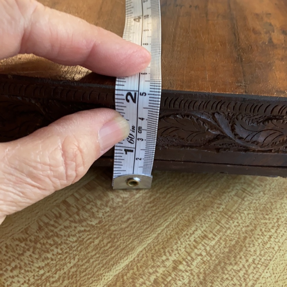 Hand carved wooden treasure jewelry box - Picture 12 of 14